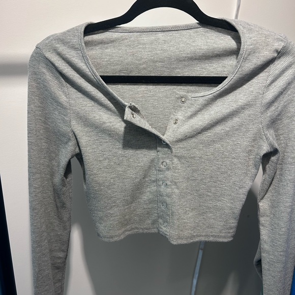 SHEIN sxy notch neck popper front crop tee - Picture 2 of 3